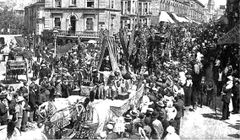 1905.-This-photograph-shows-a-circus-parade-in-Queens-Road-Hastings-making-its-way-towards-the-Central-Cricket-Ground.